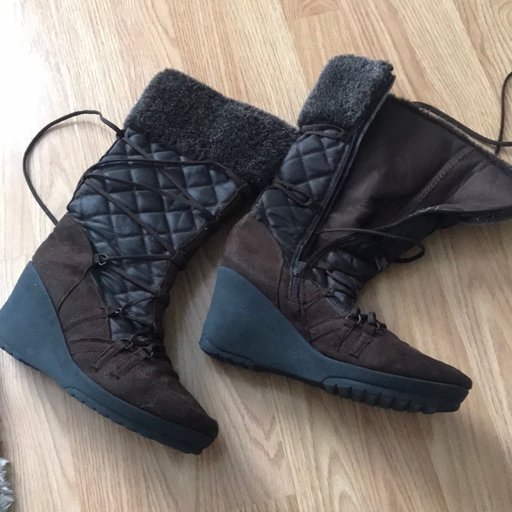 Winter wedge boots Size 8